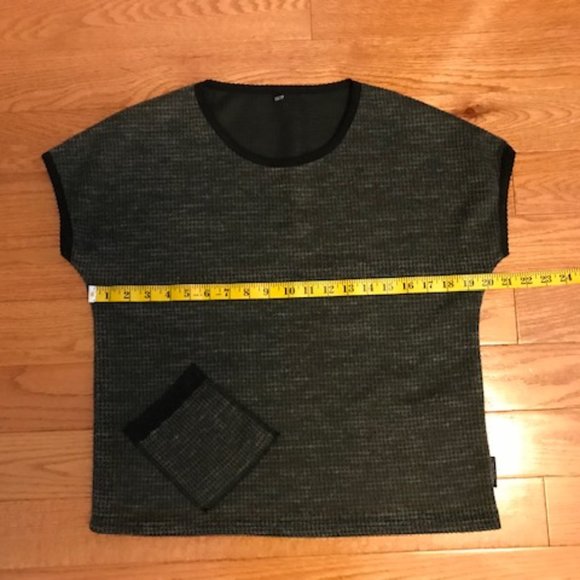 Québec designer top. Size XS - Picture 4 of 6